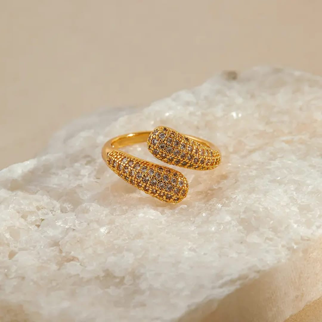 Hug fully stone ring π