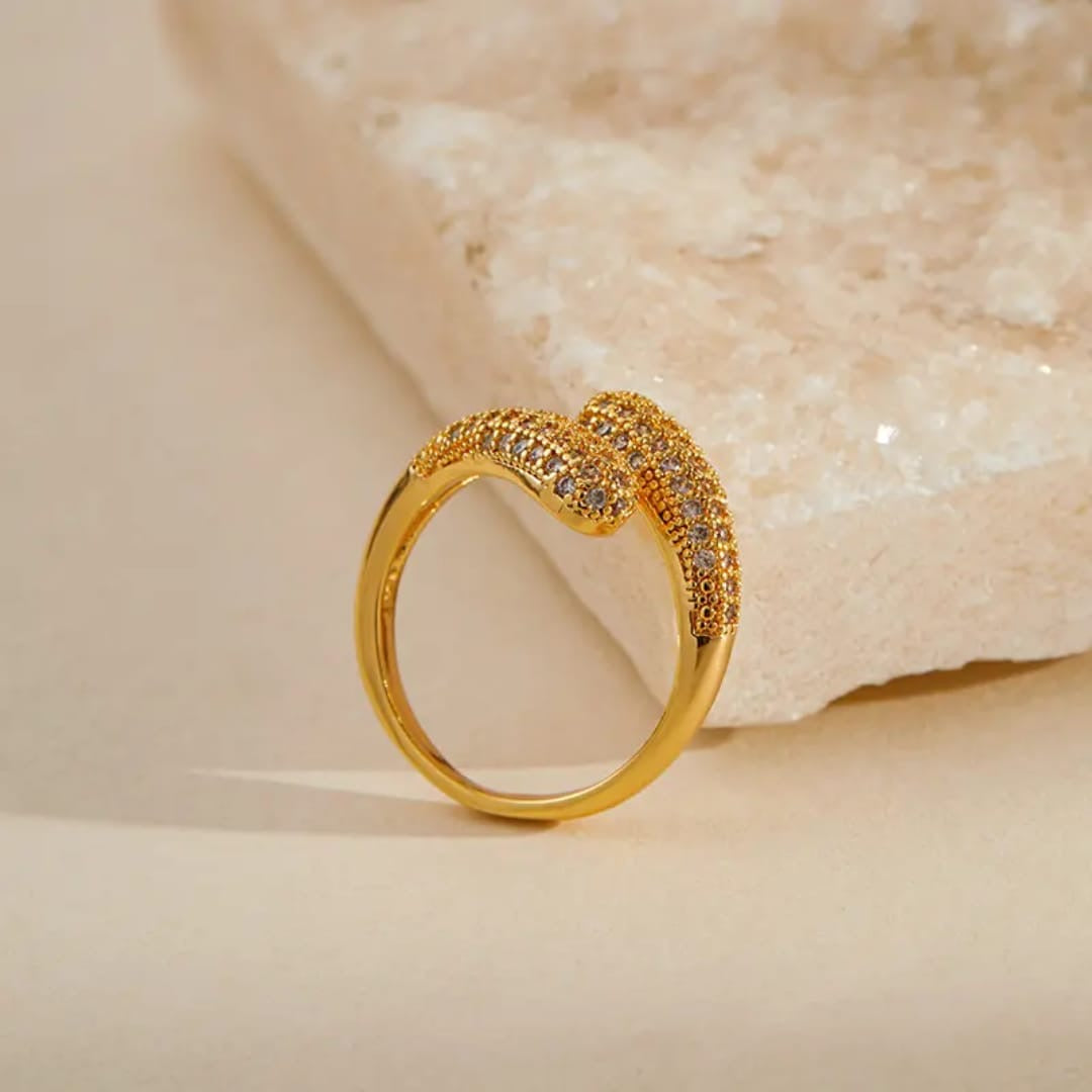 Hug fully stone ring 💍