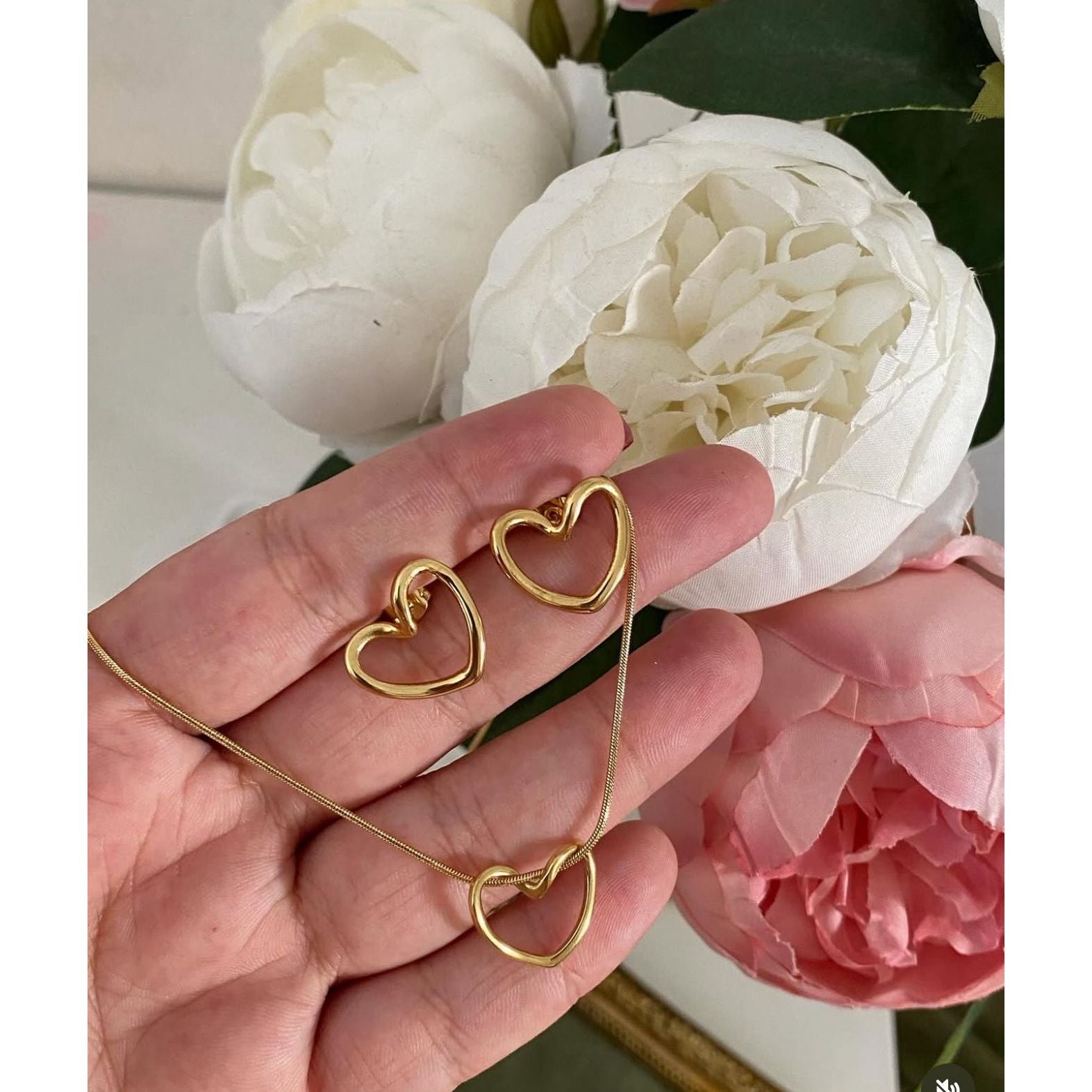 Gold Interlocking Hearts Necklace & Earrings Set – Love-Inspired Elegance