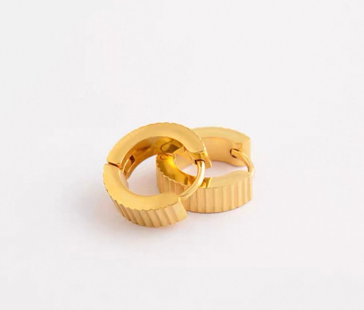 Gold Ribbed Hoops 💎