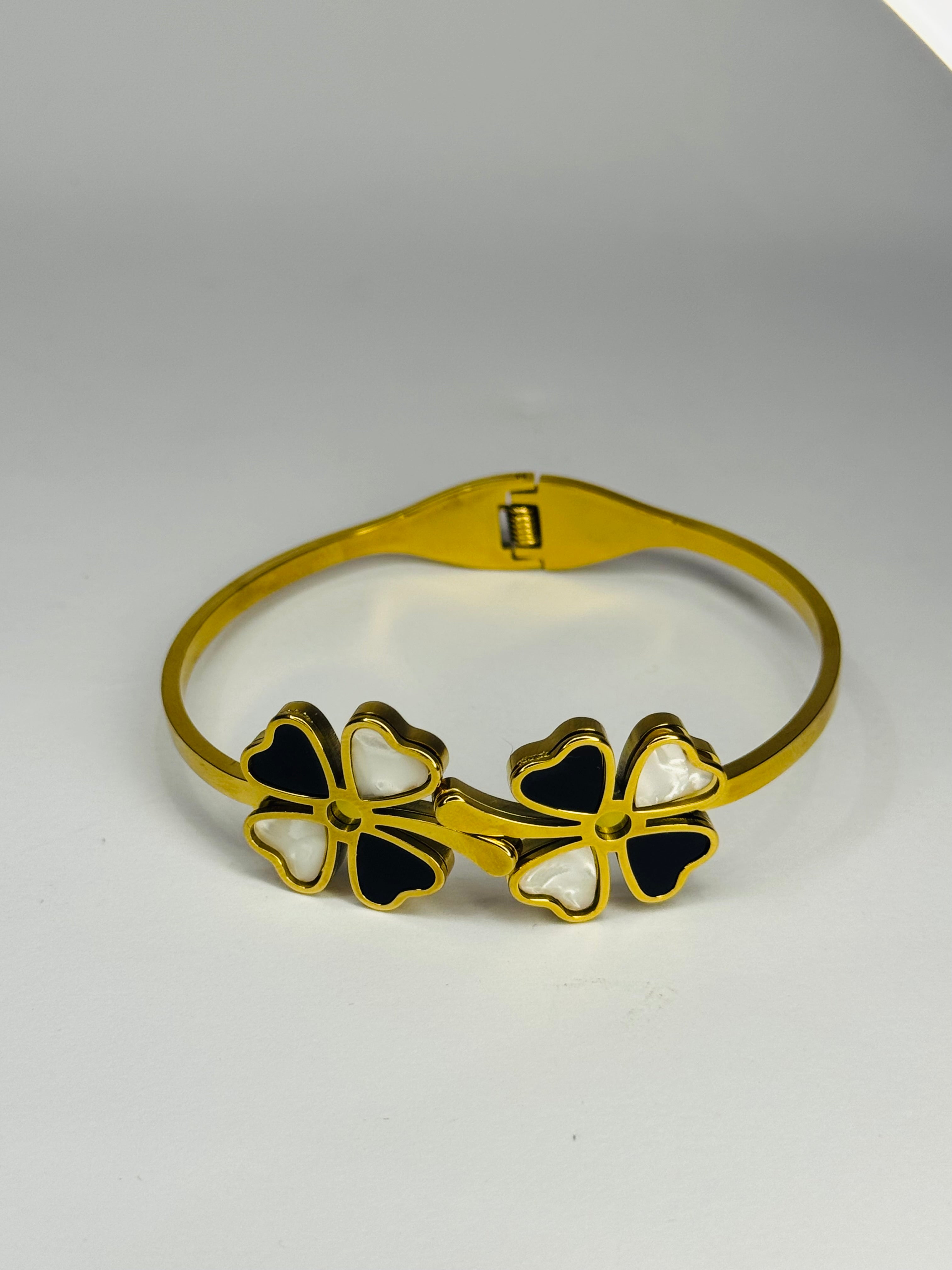 Elegant Clover Charm Bangle – Black & White Enamel 🍀✨