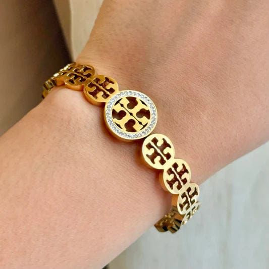 Full Tory handcuff 😍