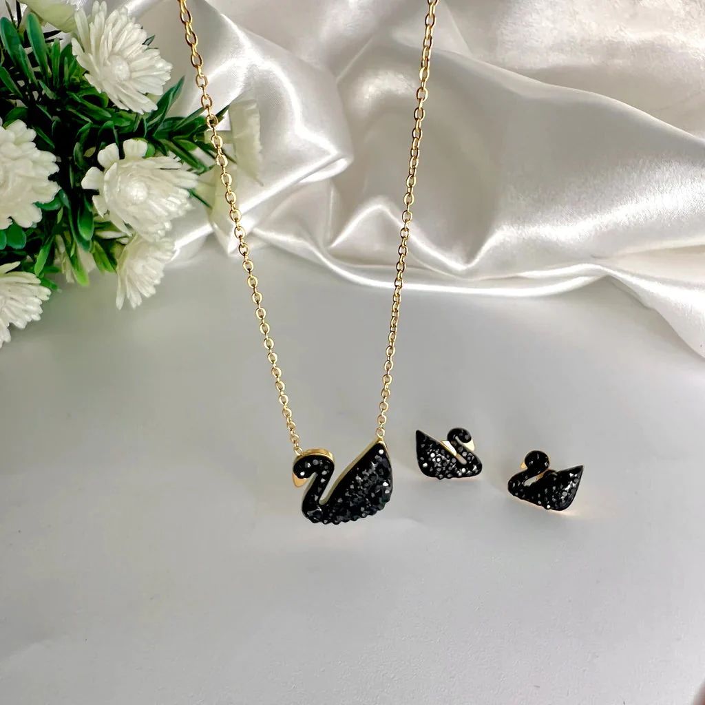 Black Swan Necklace & Earring Set – Elegant Crystal Design