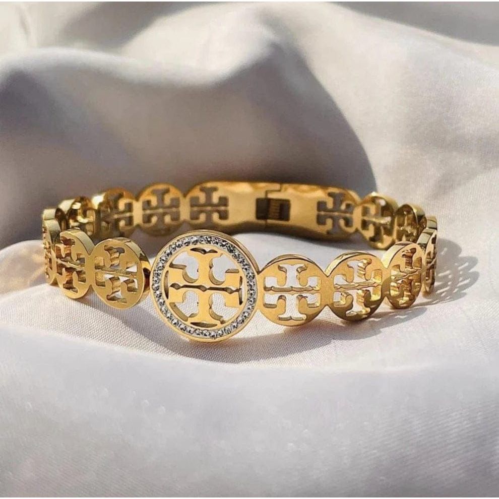 Full Tory handcuff 😍
