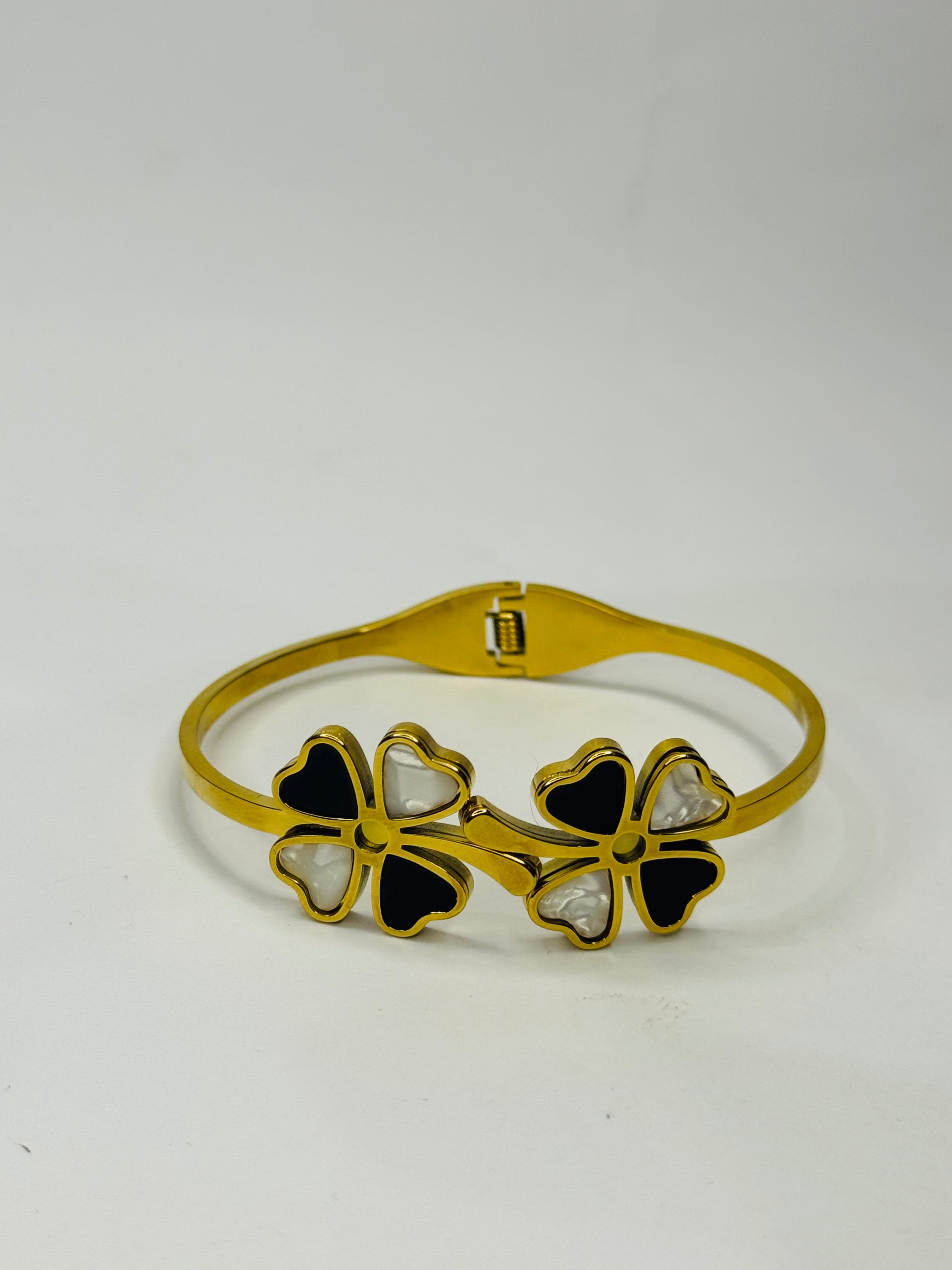 Elegant Clover Charm Bangle – Black & White Enamel 🍀✨