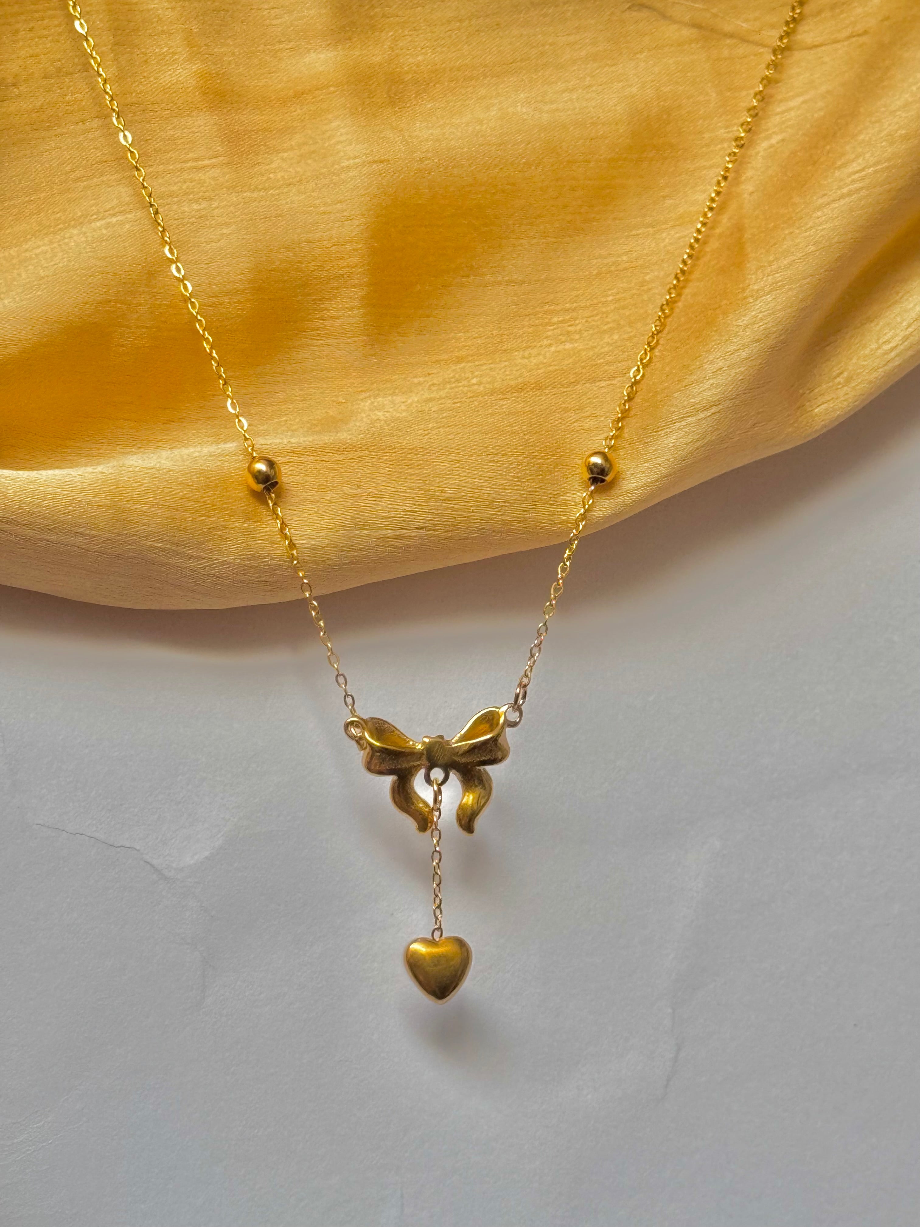 Bow necklace 😍