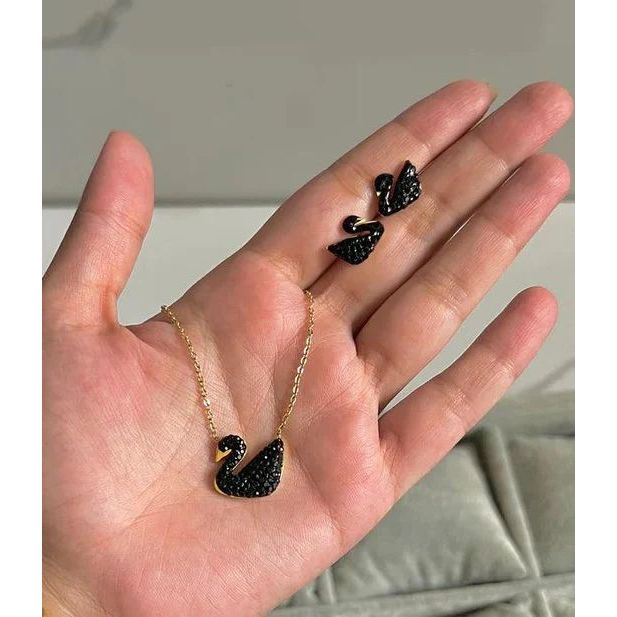 Black Swan Necklace & Earring Set – Elegant Crystal Design