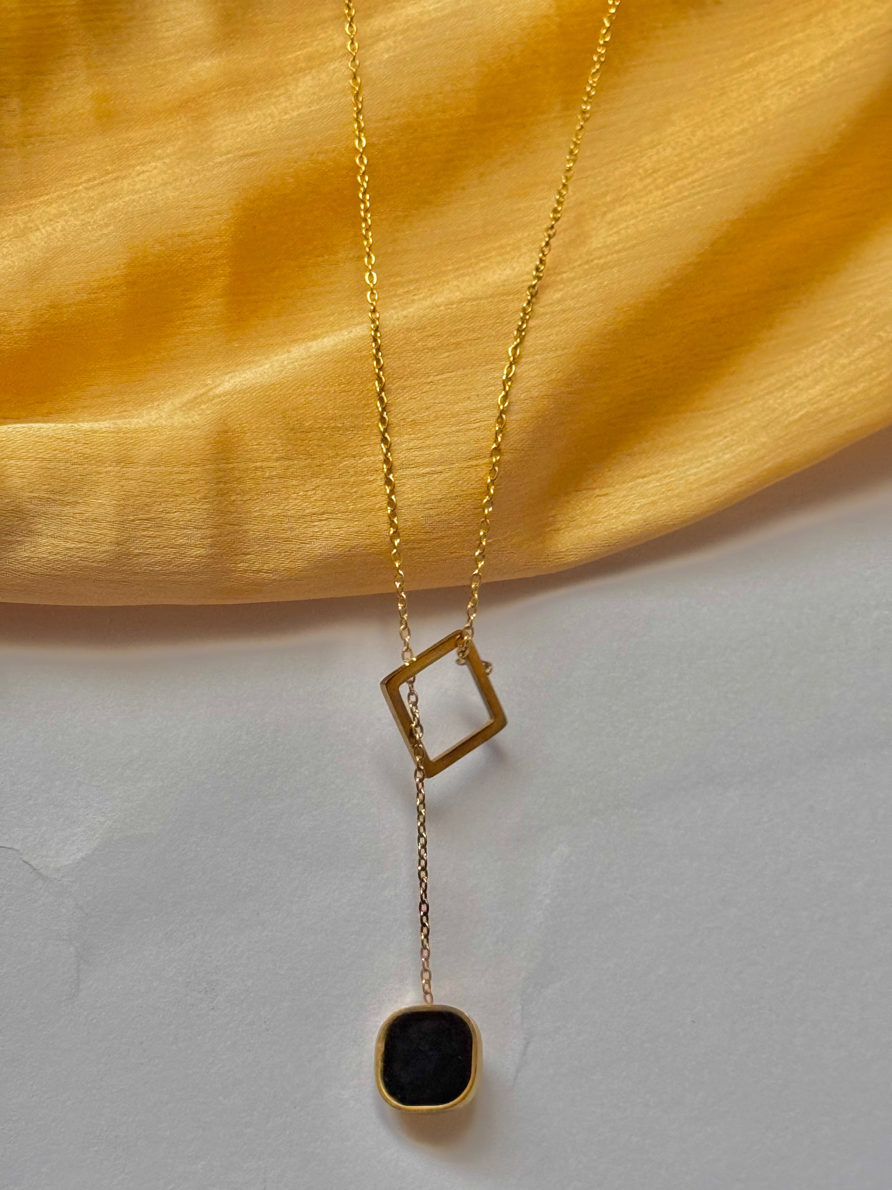 Modern Gold Chain Necklace with Minimalist Pendant – Everyday Elegance