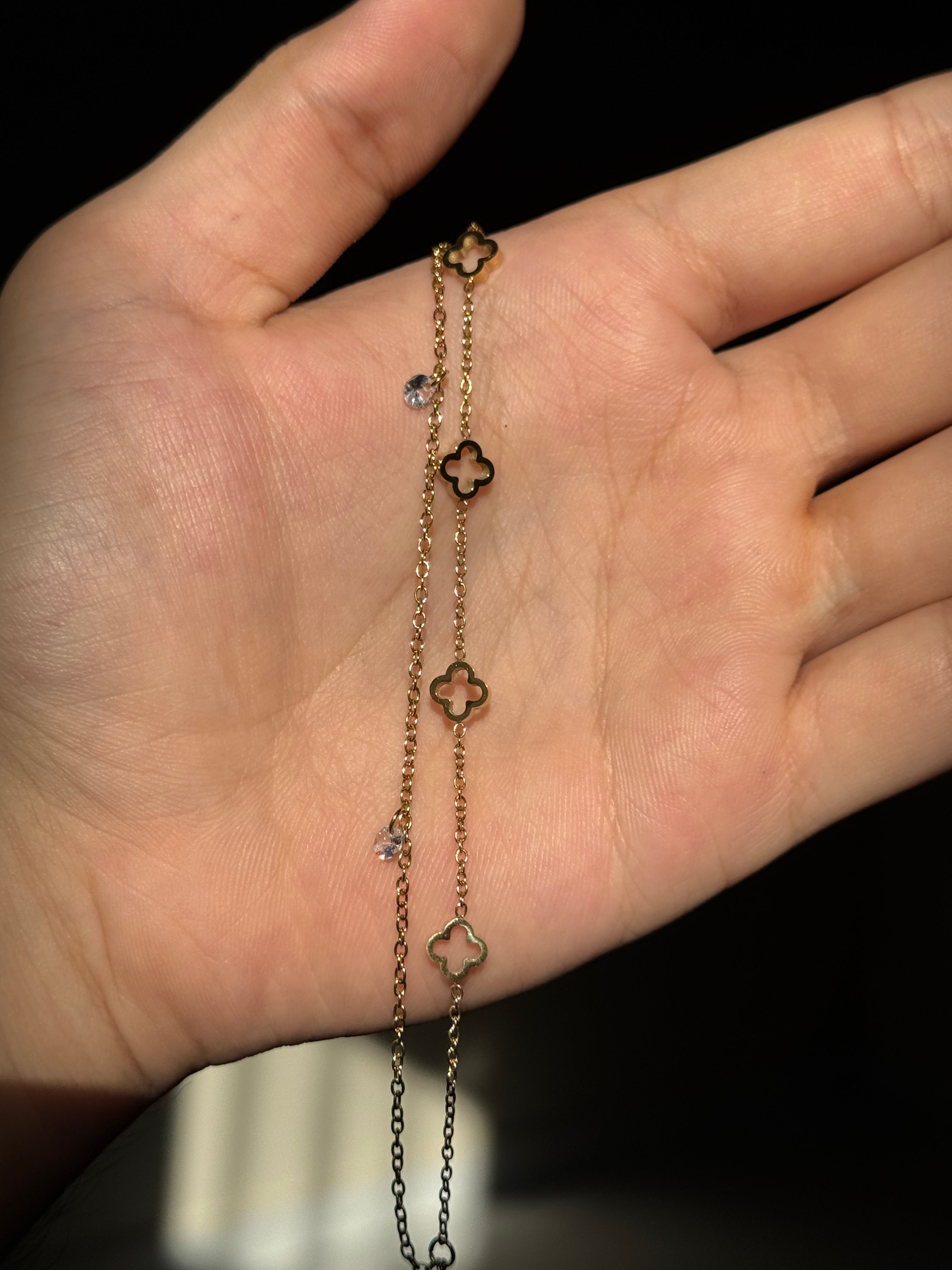 Delicate Gold Clover Charm Bracelet – Everyday Elegance