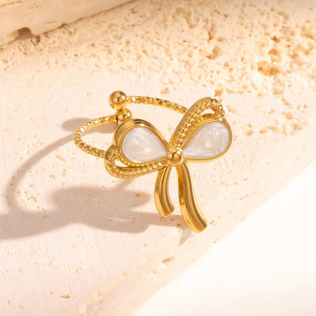 Vintage bow ring