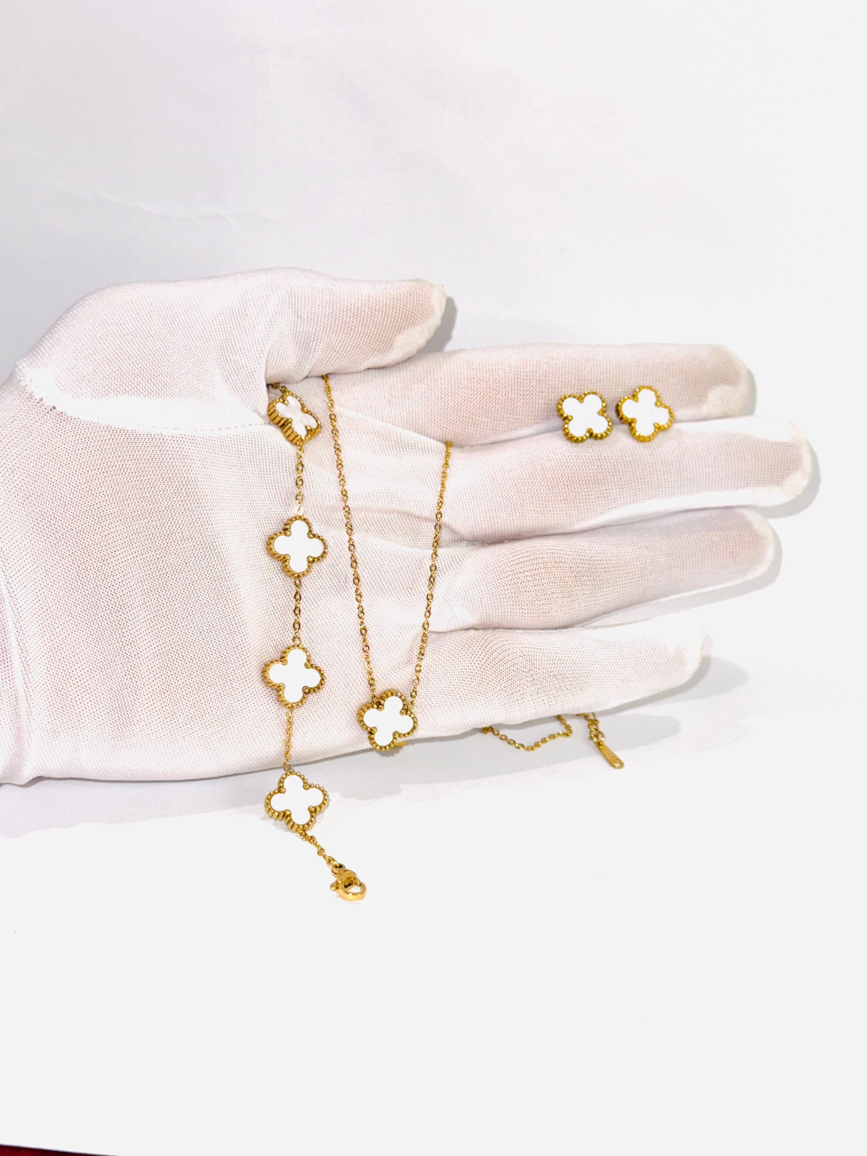 Elegant White Clover Jewelry Set