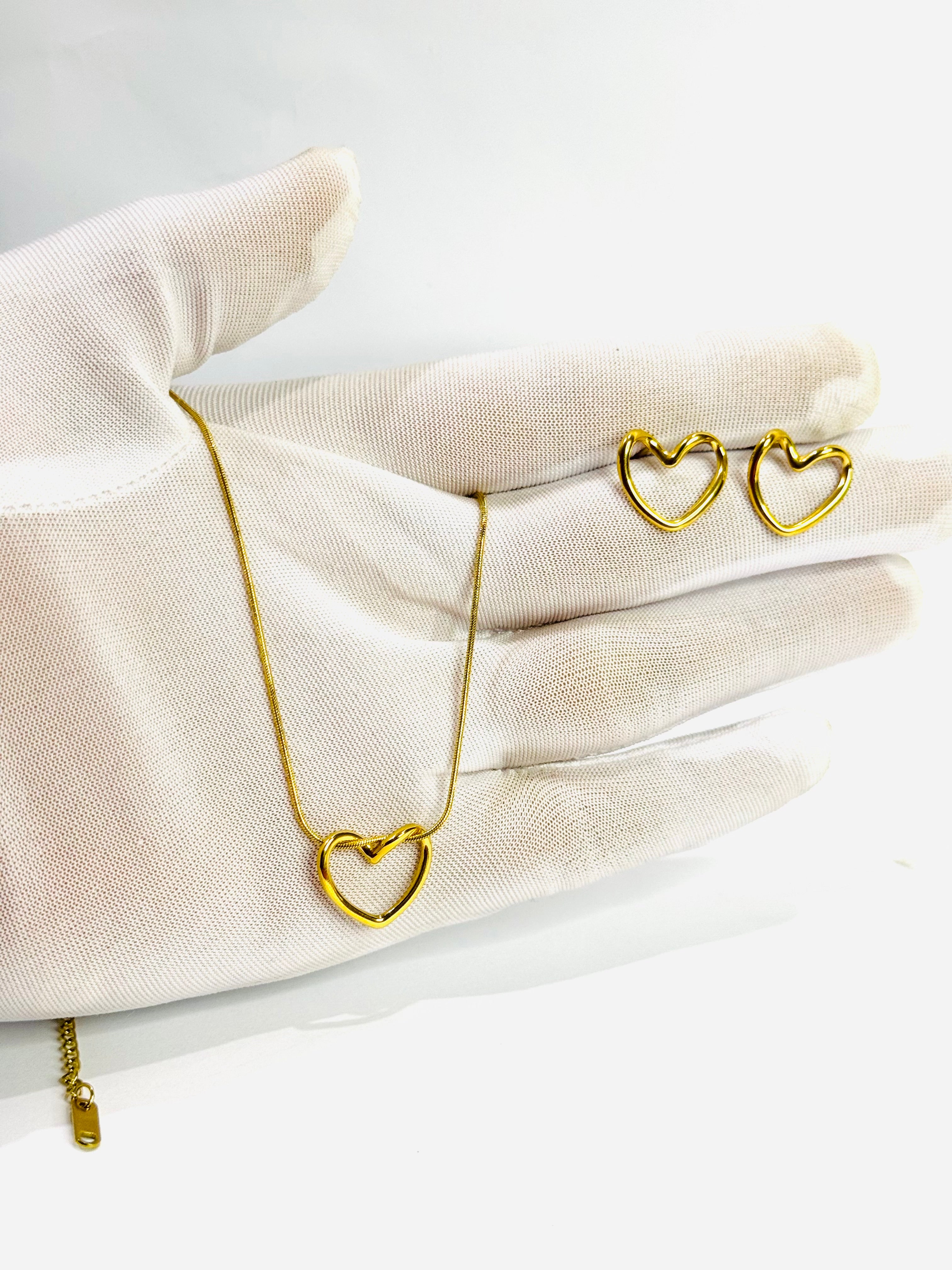 Gold Interlocking Hearts Necklace & Earrings Set – Love-Inspired Elegance