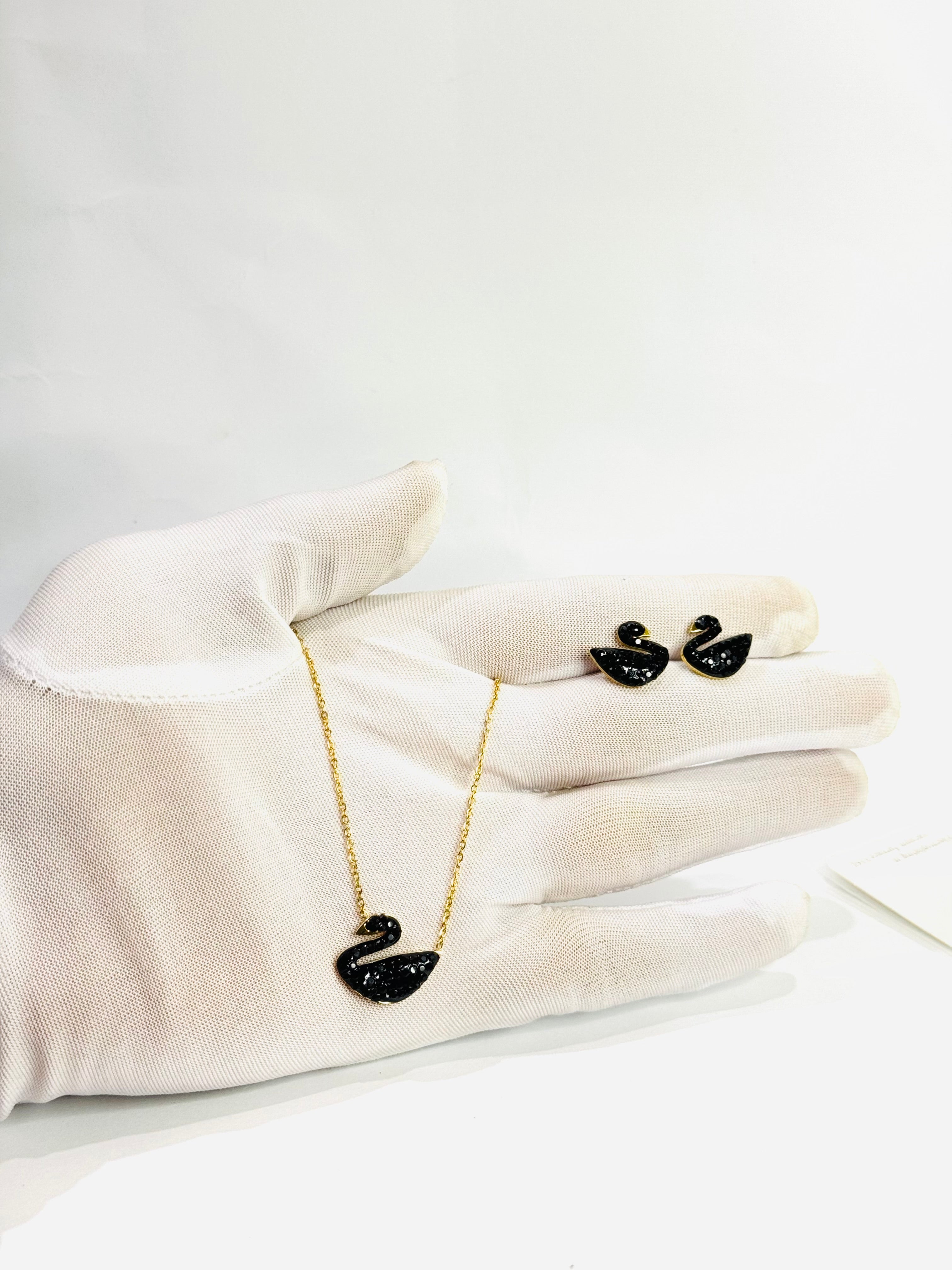 Black Swan Necklace & Earring Set – Elegant Crystal Design