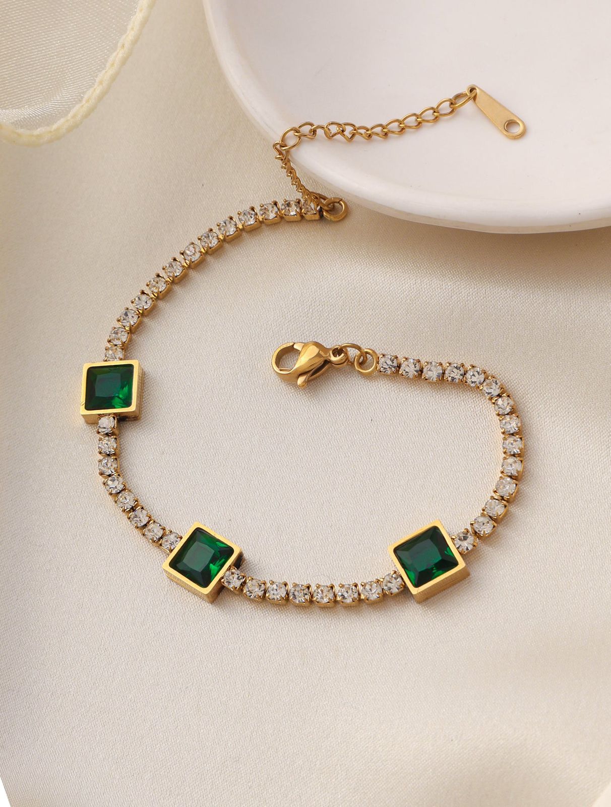 Elegant Green Accent Bracelet 💎