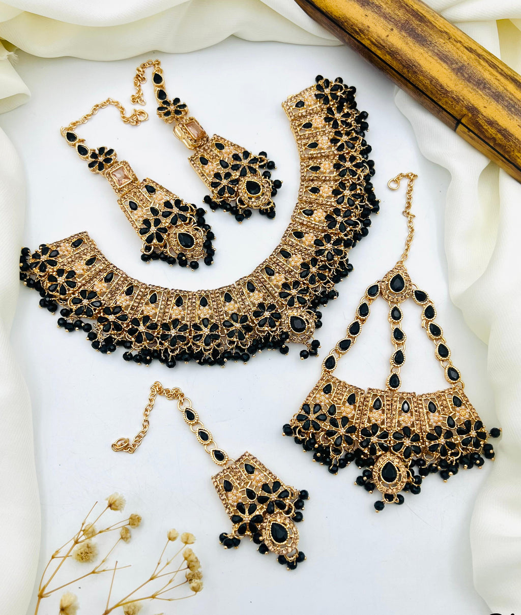 Elegant Red, Gold and Black Traditional Jewelry Set