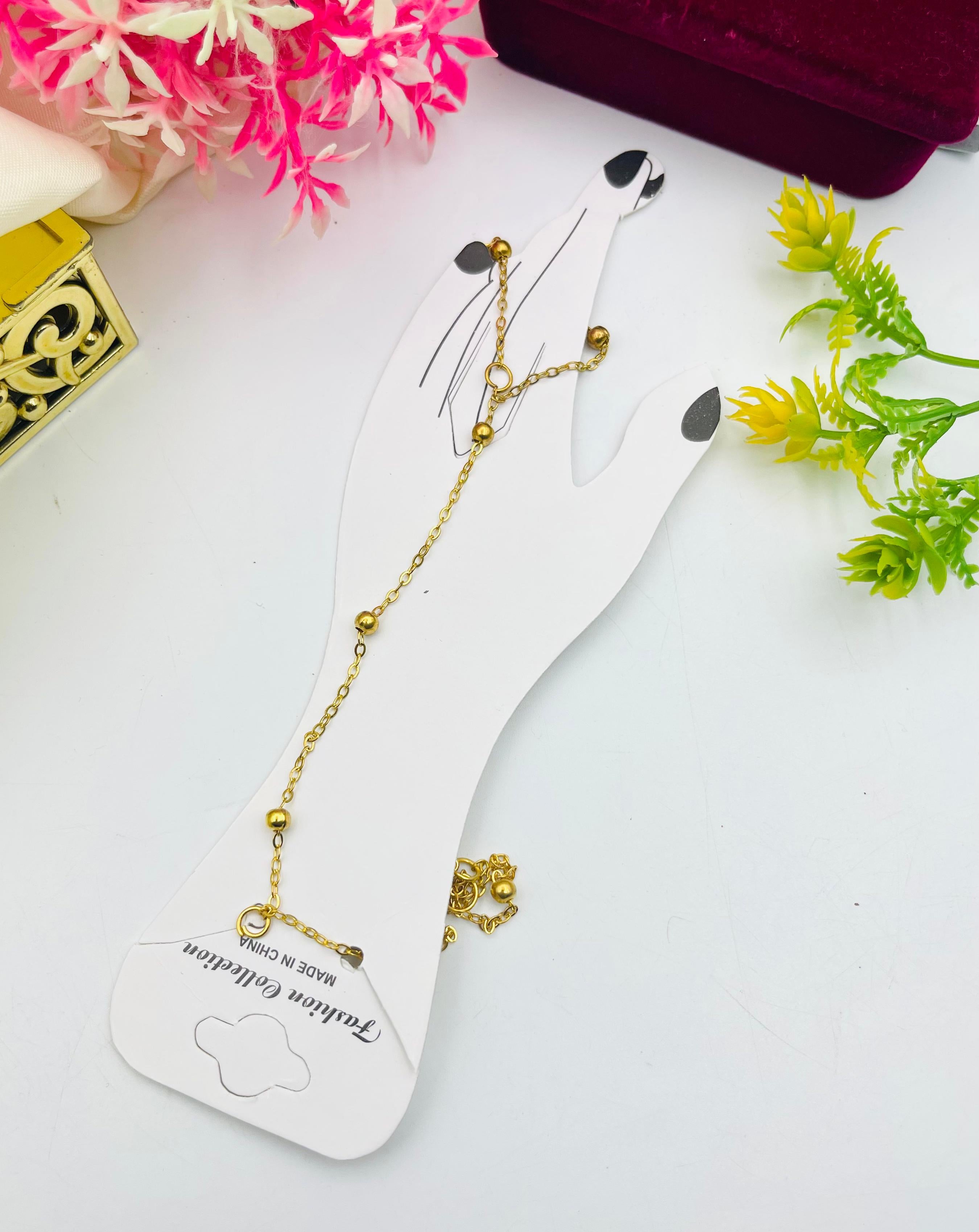 Elegant Gold Chain Hand ringlet