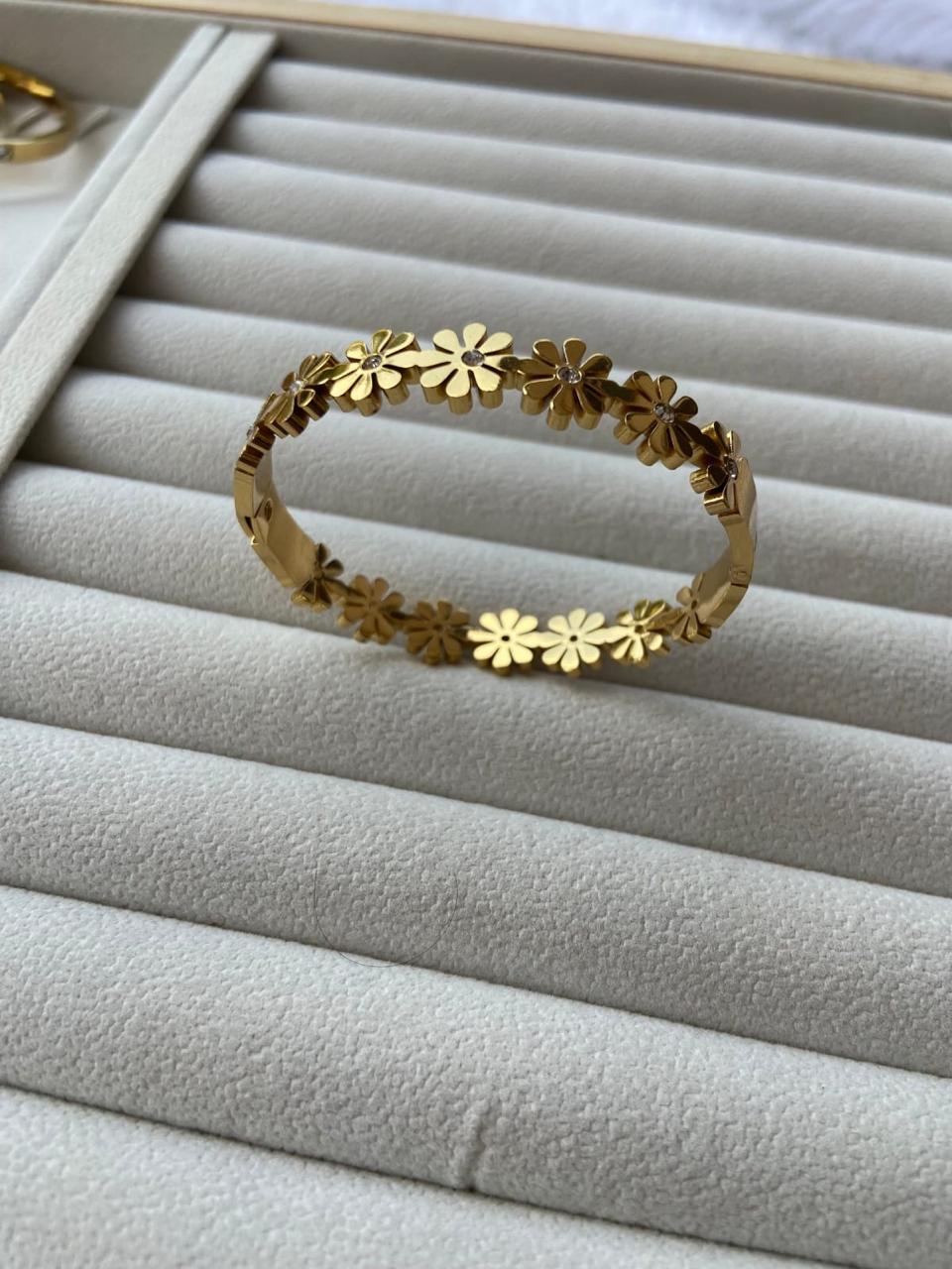 Golden daisy bangle🌼