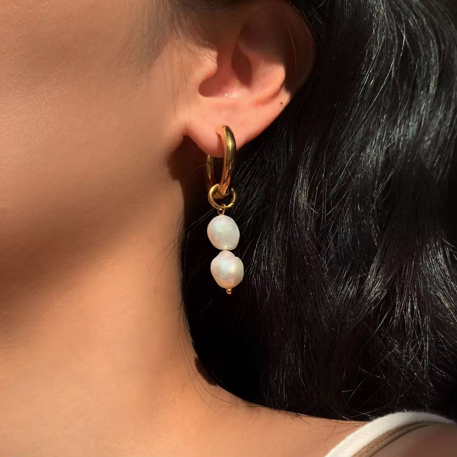 "Elegant Gold Hoops with Pearl Dangles 💎"