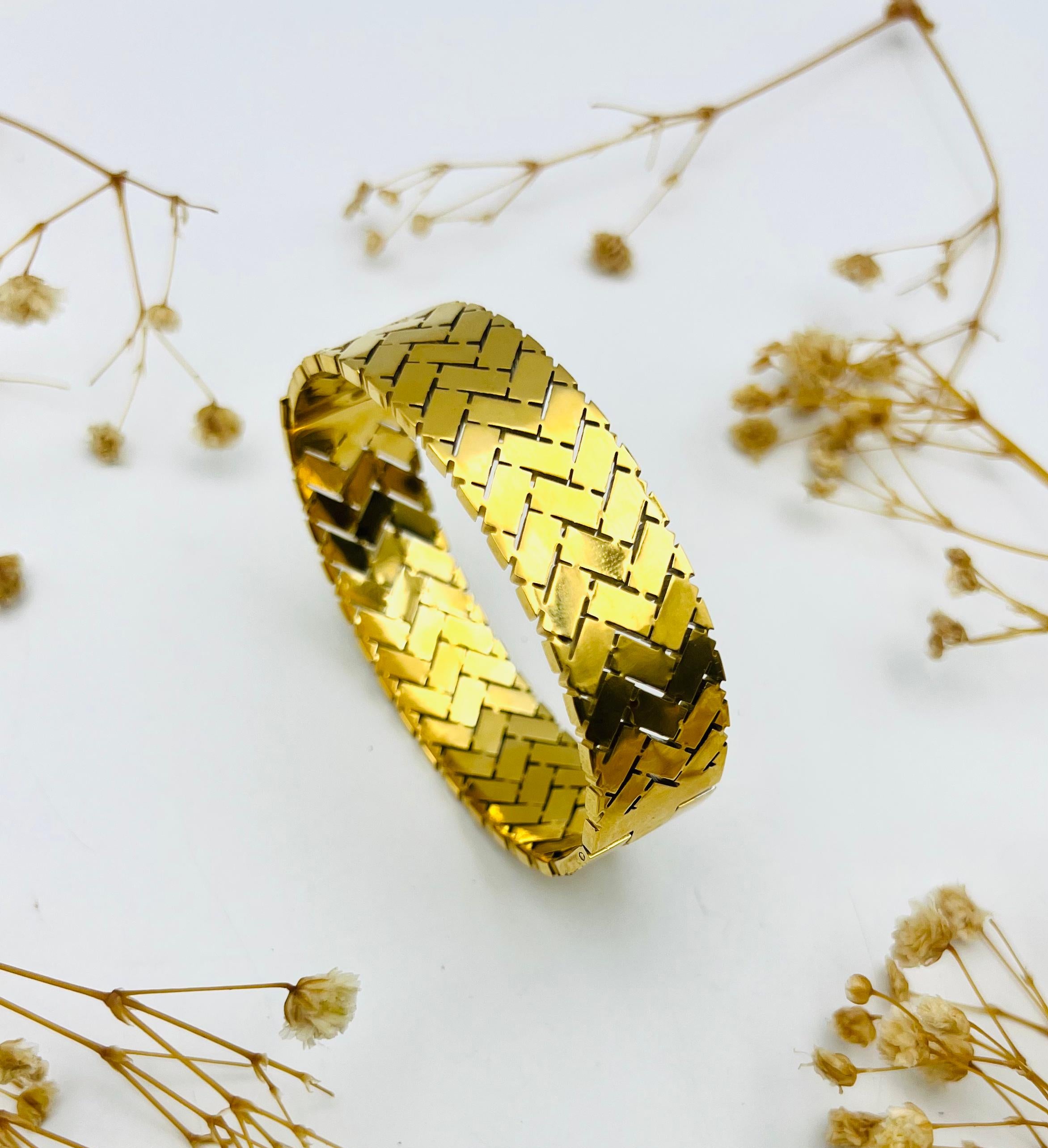 "Elegance on the Wrist"
