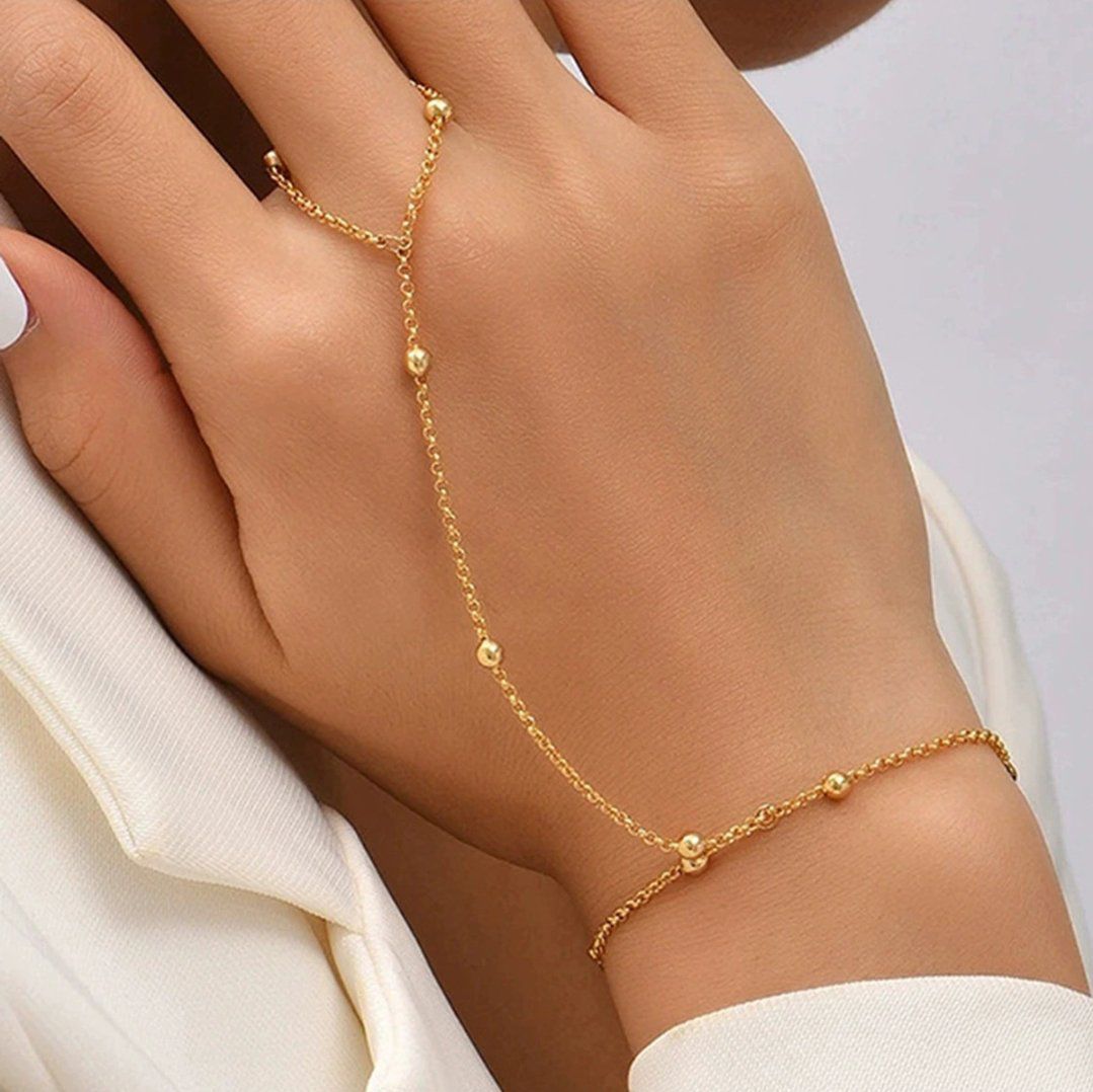Elegant Gold Chain Hand ringlet