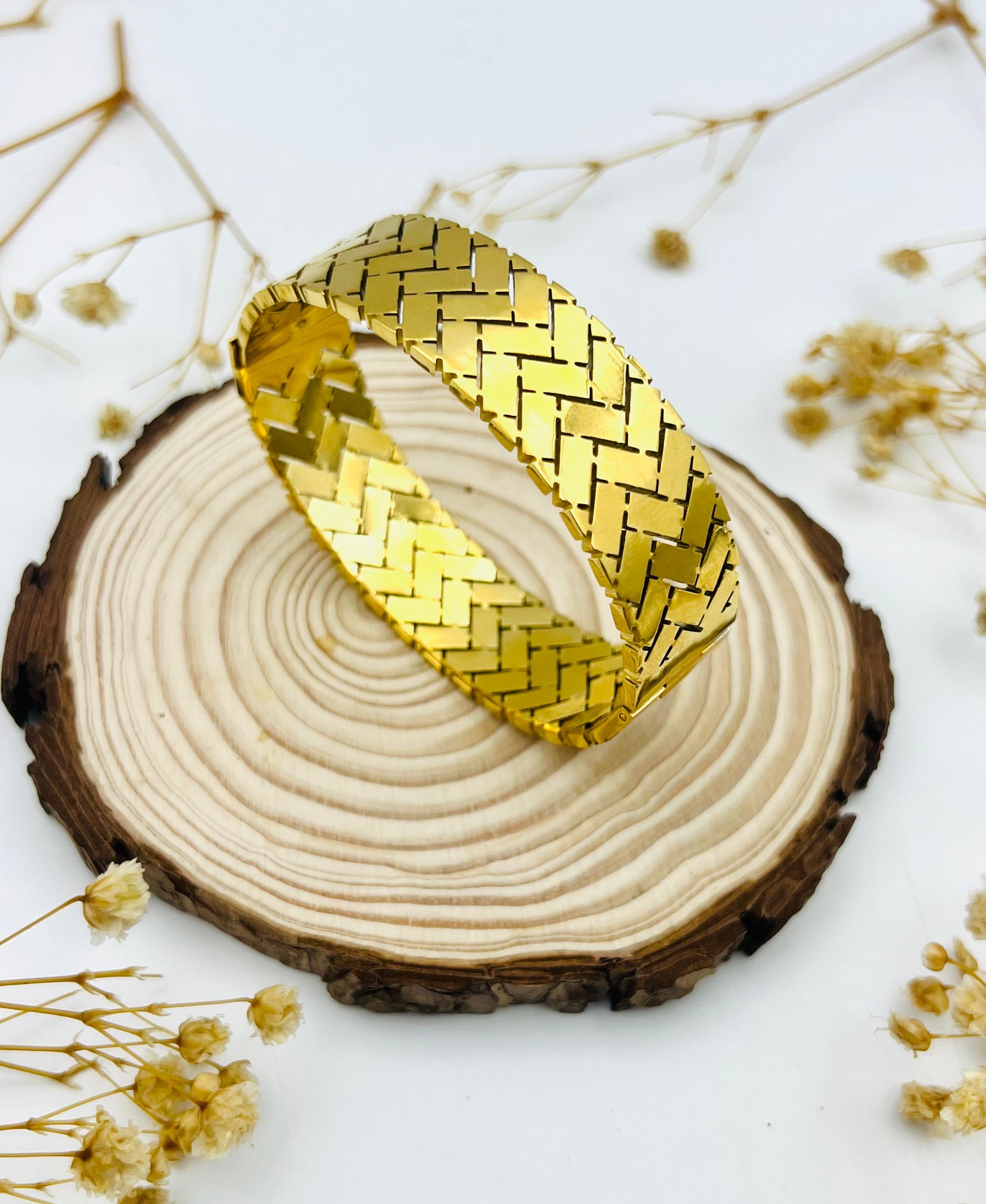 "Elegance on the Wrist"